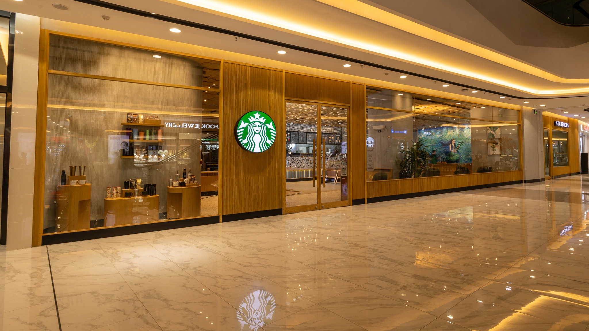 You are currently viewing Starbucks Opens its First Store in Laos
